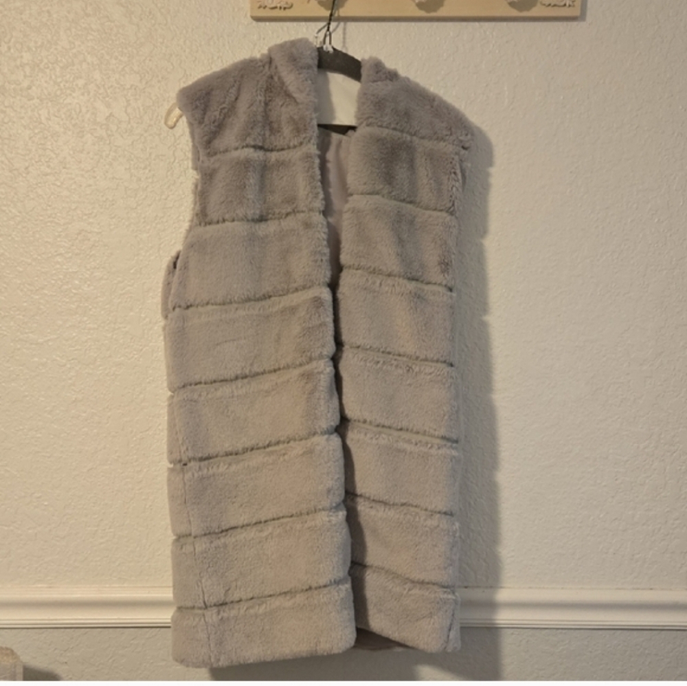 Long Vest Hooded  Gray Faux Fur-OS - Picture 3 of 8